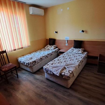 Hotel Toni Bukovlŭk Zewnętrze zdjęcie